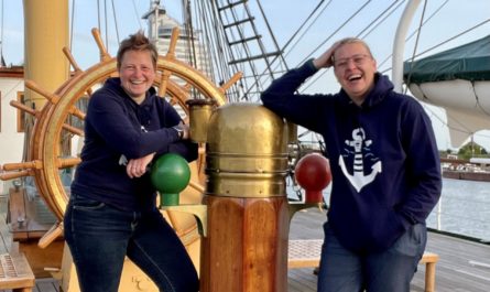 Britta Quaiser und Ulrike Staufenbiel suchen ein Motiv. Foto: Privat
