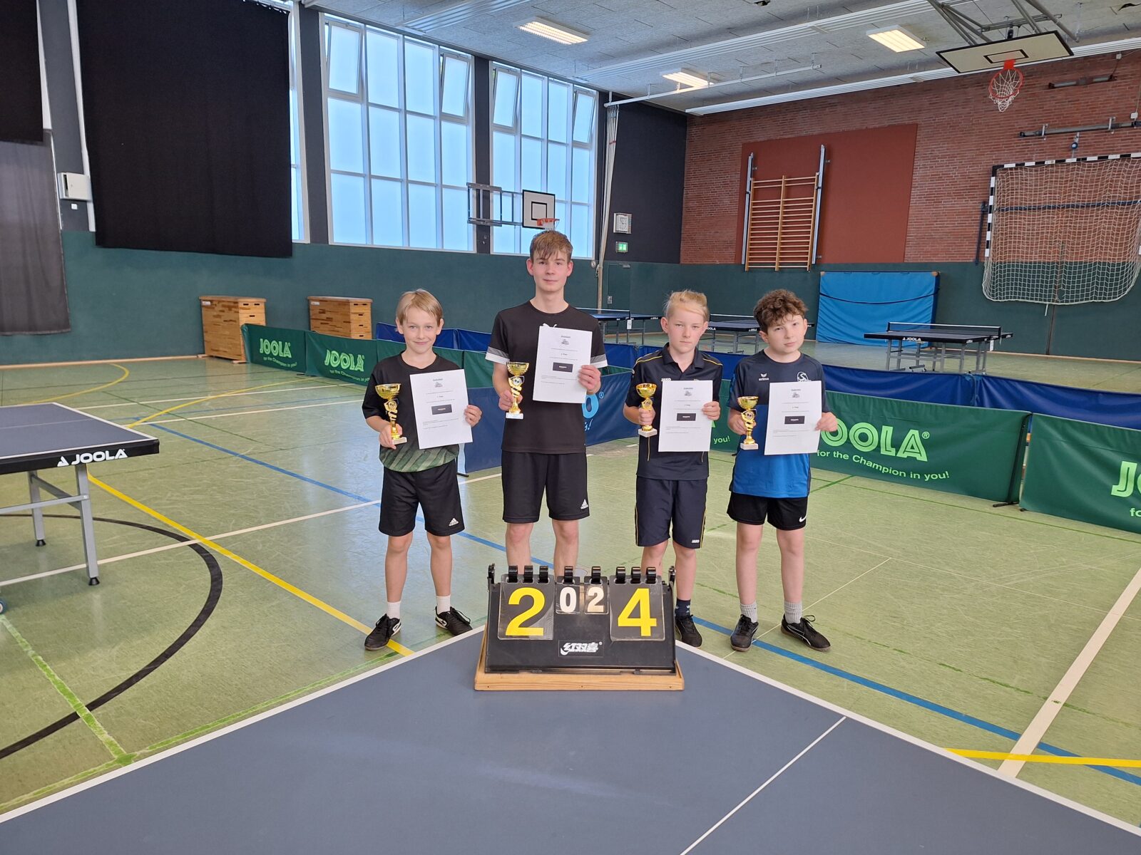 Jugend 800: v.l. 1. Johann v. Wistinghausen (VfL Wingst), 2. Nico Jager (SC Hemmoor), 3. Leonard Frohme (TSV Otterndorf) und Jonas Pramor (SC Hemmoor)