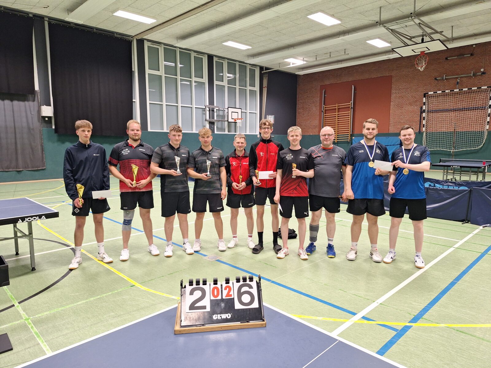 Doppel: v.l. 1. Conrad Buck & Kai Krüger (SC Steinau/Odisheim / TSV Lamstedt), 2. Jannis Lindow & Charlie Nussbaum (ttc berlin eastside), 3. Mario & Marvin Bösch (TuRa Hechthausen) & Christoph Birkholz & Michael Tiedemann (SC Steinau/Odisheim), TR 1. Leander Schmidt & Nils Konetzny (SC Hemmoor)