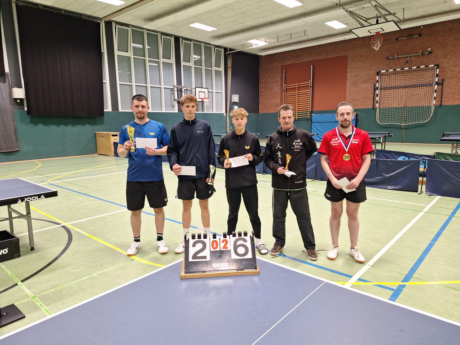 Erwachsene 1700: v.L. 1. Nicolai Glowienka (ATSV Habenhausen), 2. Conrad Buck (SC Steinau/Odisheim), 3. Joost Oest (SC Steinau/Odisheim) & Marcus Groß (SG Holßel/Midlum), TR 1. Matthias Diecks (TV Oldersum)