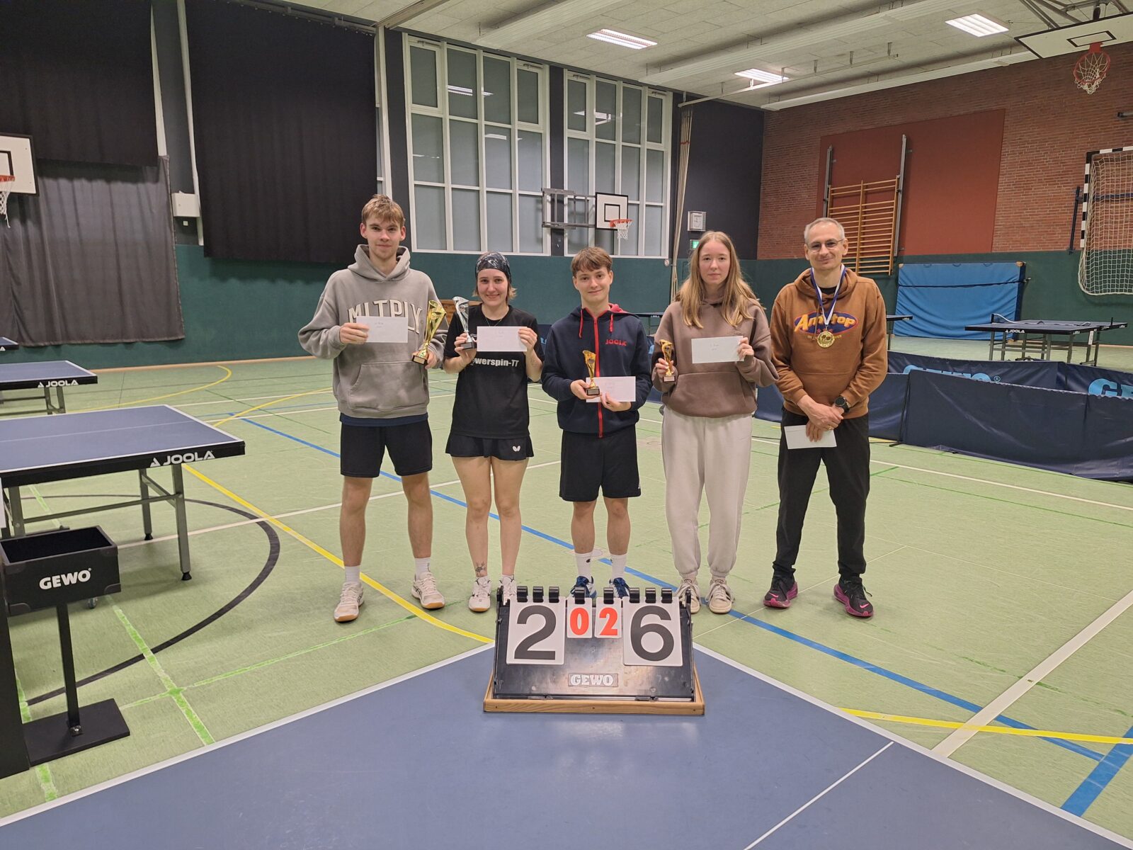 Erwachsene 1550: v.l. 1. Finn Domnick (TuSG Ritterhude), 2. Kim-Jacqueline Heinrich (TSV Farge-Rekum), 3. Tizian Engler (TSV Germania Cadenberge) & Johanna Jahnke (SV Blau-Gelb Cuxhaven), TR 1. André Faulhaber (SC Hemmoor)